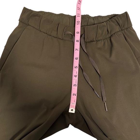 Lululemon | On The Fly Pant Dark Olive Size 4 - Picture 15 of 16